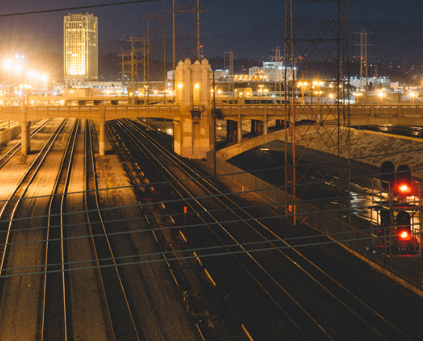 In questo caso studio, abbiamo collaborato con un’azienda svizzera per aggiornare il sistema di filtraggio e raffreddamento dei treni in vista di un progetto 2025. trattamento fumi secchi da produzione del settore ferroviario hf group
