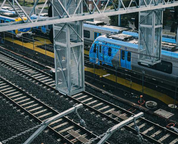 In questo caso studio affrontiamo il problema legato alla gestione della nebbia di grafite generata durante il processo di forgiatura delle rotaie ferroviarie. gestione della nebbia di grafite nell industria ferroviaria hf group